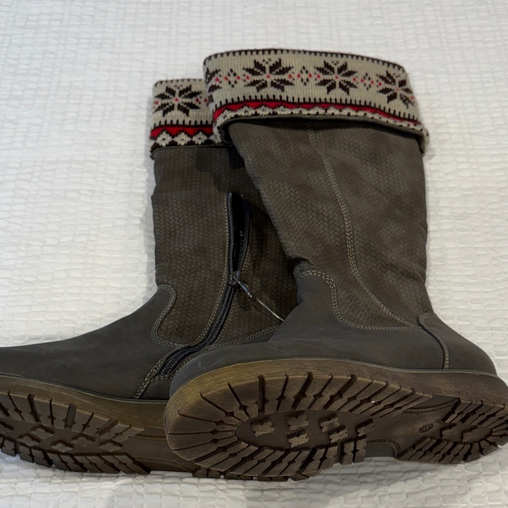 Stylish Gray Winter Boots with knitted cuff